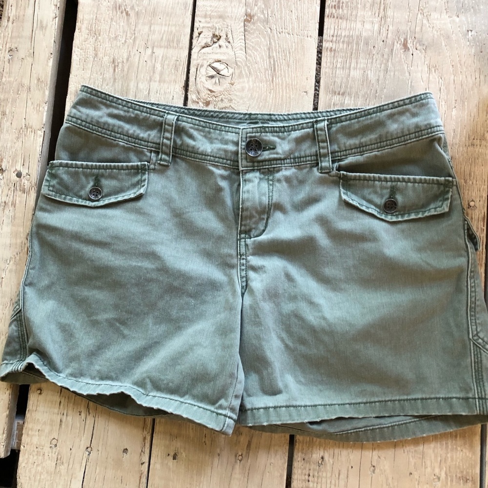 Roxy army green shorts